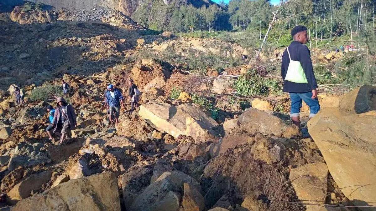 Al menos 300 personas sepultadas por una avalancha de tierra en Papúa Nueva Guinea