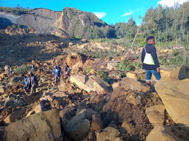 Al menos 300 personas sepultadas por una avalancha de tierra en Papúa Nueva Guinea