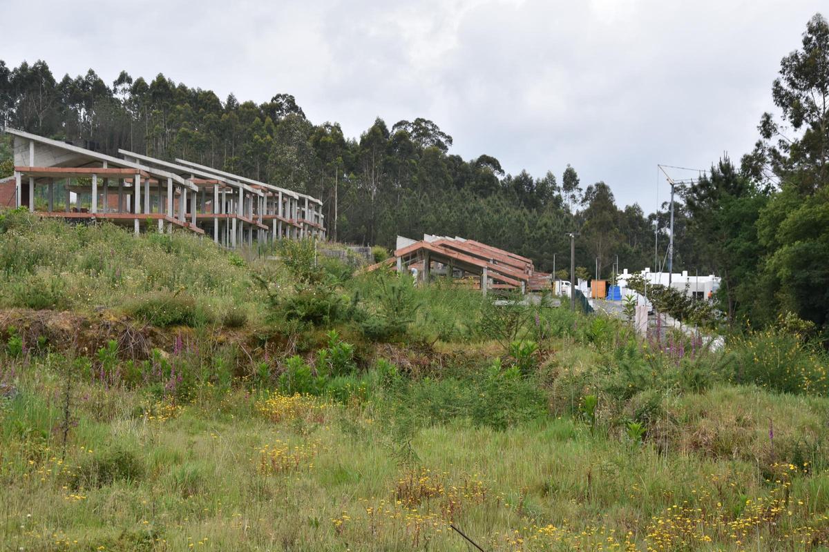 As edificacións estçan ubicadas en Agro.