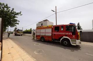 Arde el jardín de una vivienda de sa Carroca, en Sant Josep