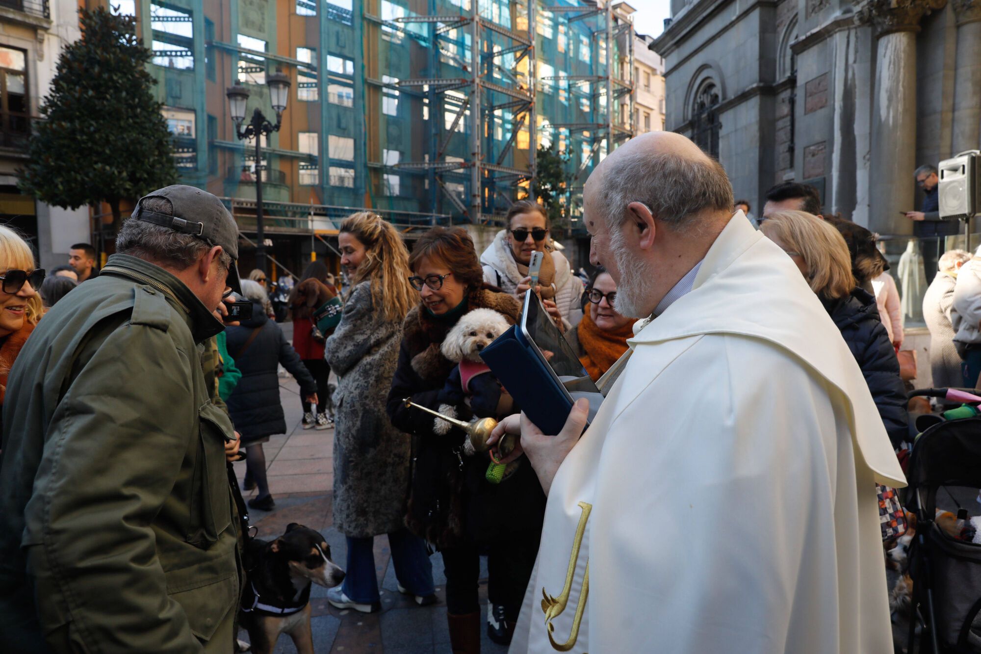 EN IMÁGENES: Bendición de mascotas por San Antón en la basílica de San Juan de Oviedo