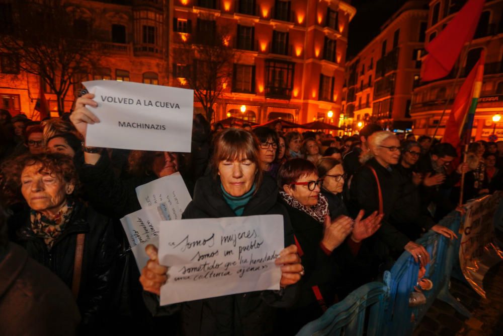 Concentración feminista en Palma contra el pacto en Andalucía