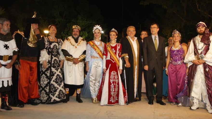 El recinto destinado a la fiesta de Moros y Cristianos fue inaugurado oficialmente anoche.