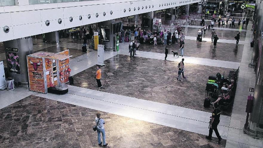 Terminal del aeropuerto Tenerife Sur, donde se produjo la detención.