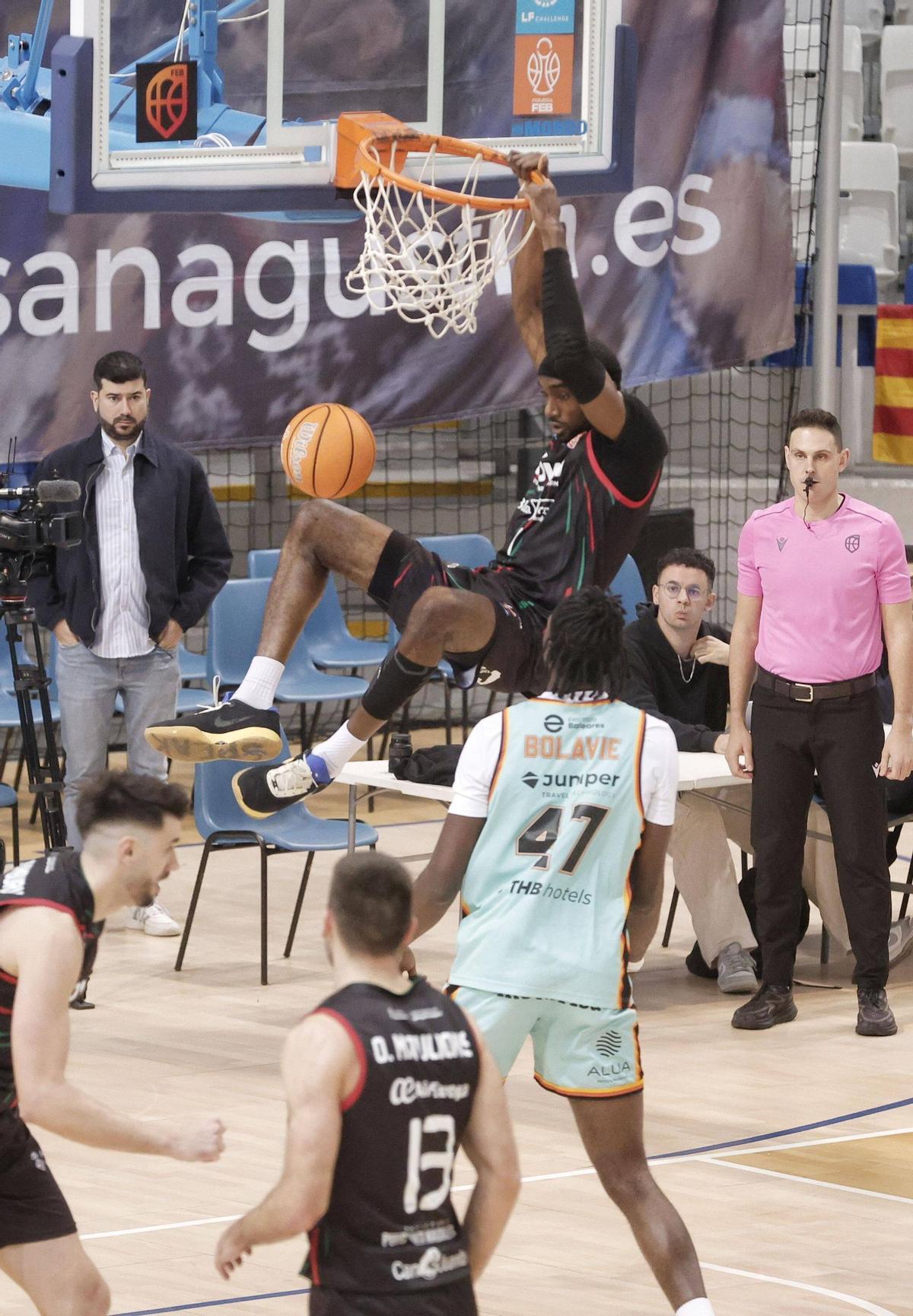 El Fibwi se lleva la victoria ante el Palmer en un derbi apasionante.