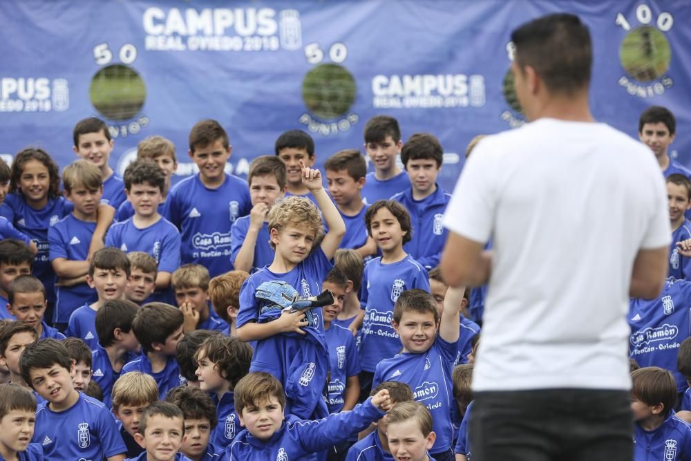 Berjón visita el campus veraniego del Oviedo.