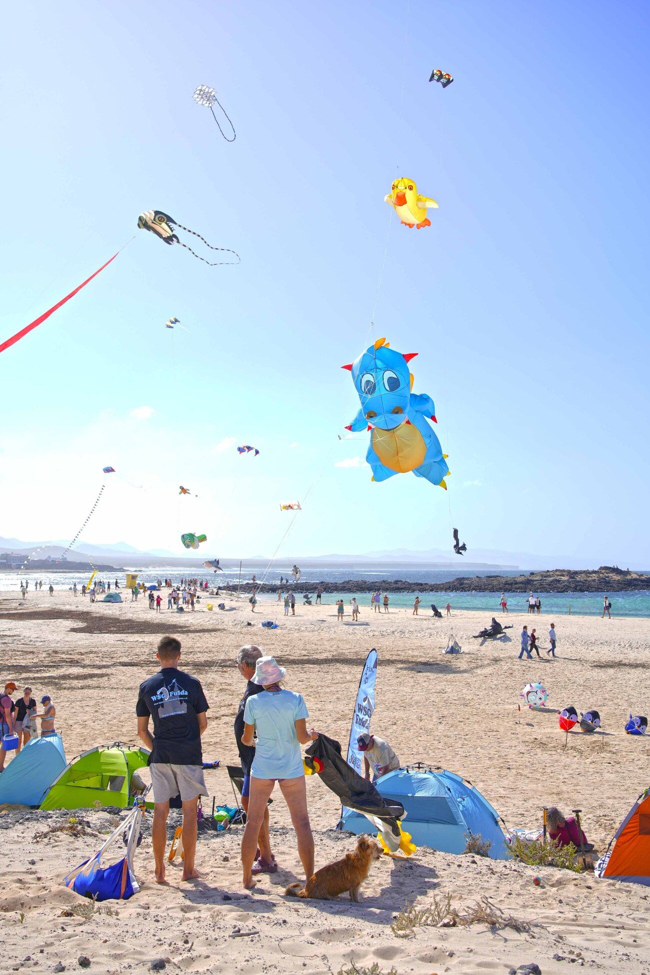 Primer día del Festival Internacional de Cometas 2023 en Corralejo