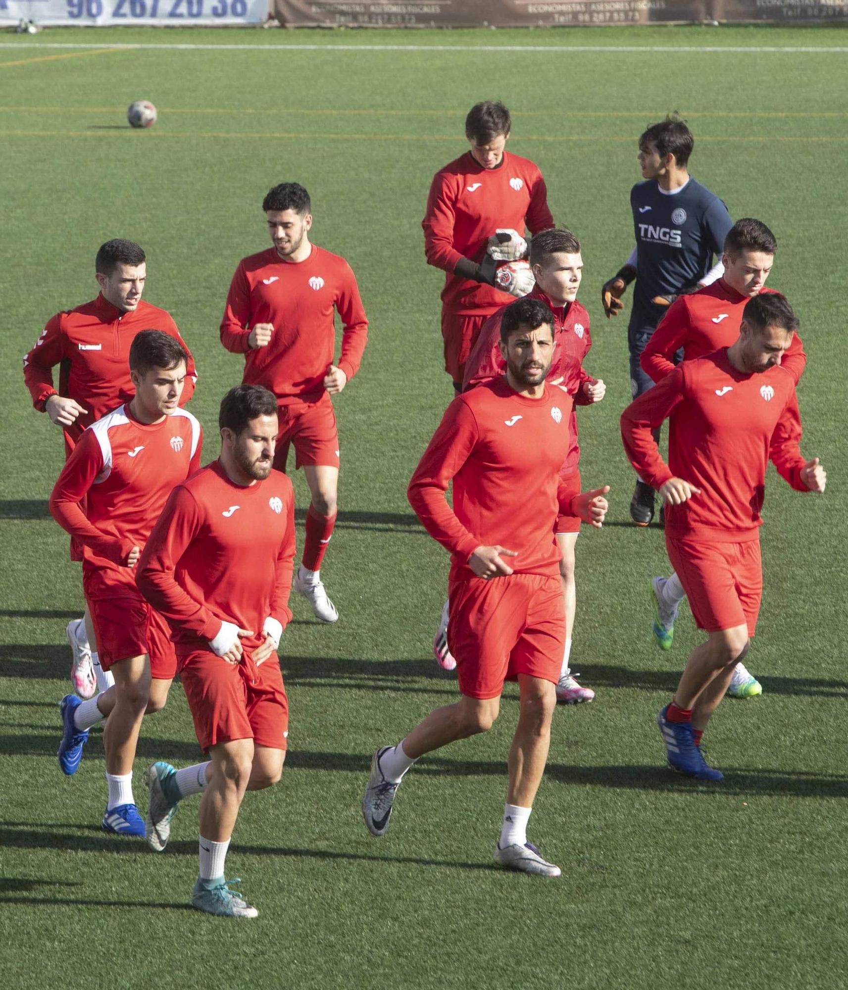 El Atletico Saguntino ya entrena en el campo del Acero CD