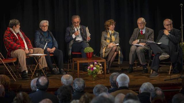 Acte en record de la Caputxinada, moderat per Andreu Claret (al centre), ahir. | JORDI OTIX