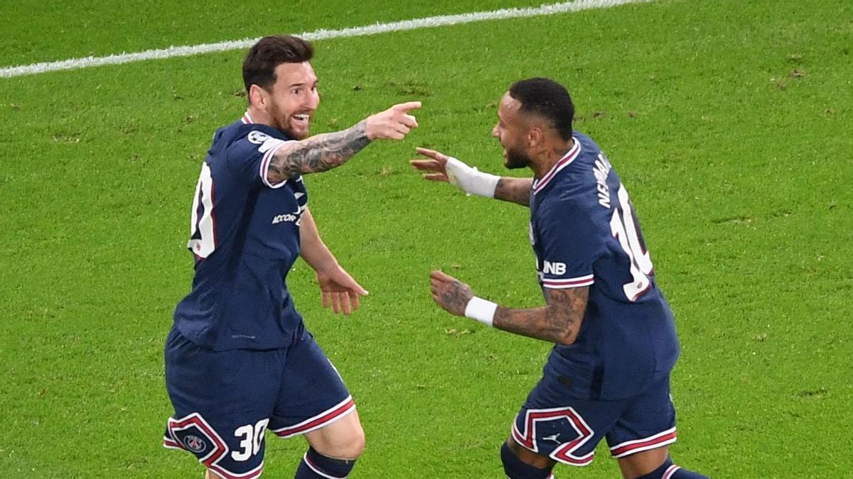 Messi y Neymar, celebrando el gol del primero.