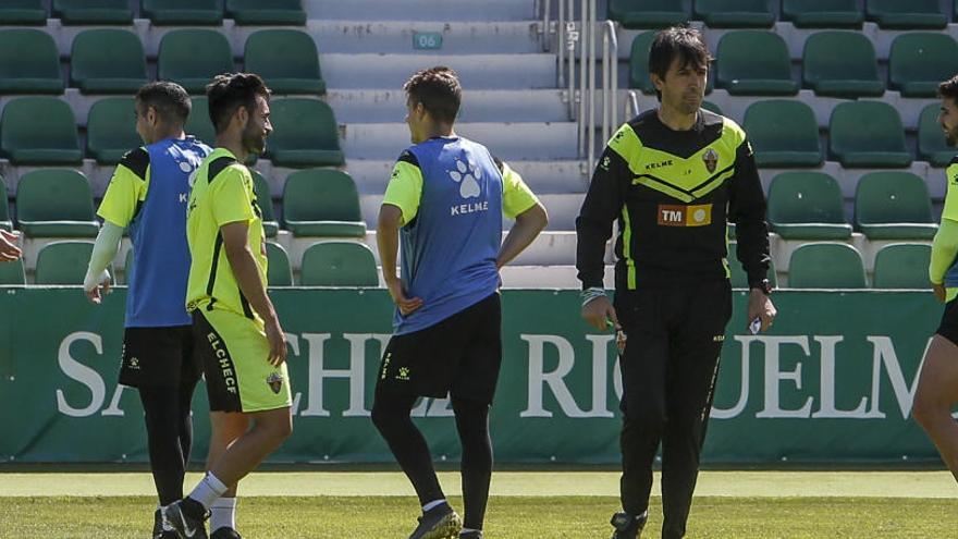 Pacheta, durante un entrenamiento en el estadio Martínez Valero