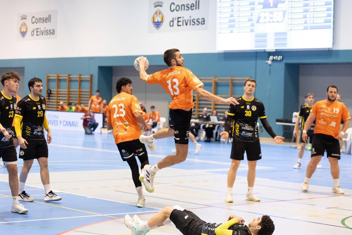 Todas las imágenes del partido de balonmano de Eivissa Handbol Trasmapi contra Soria