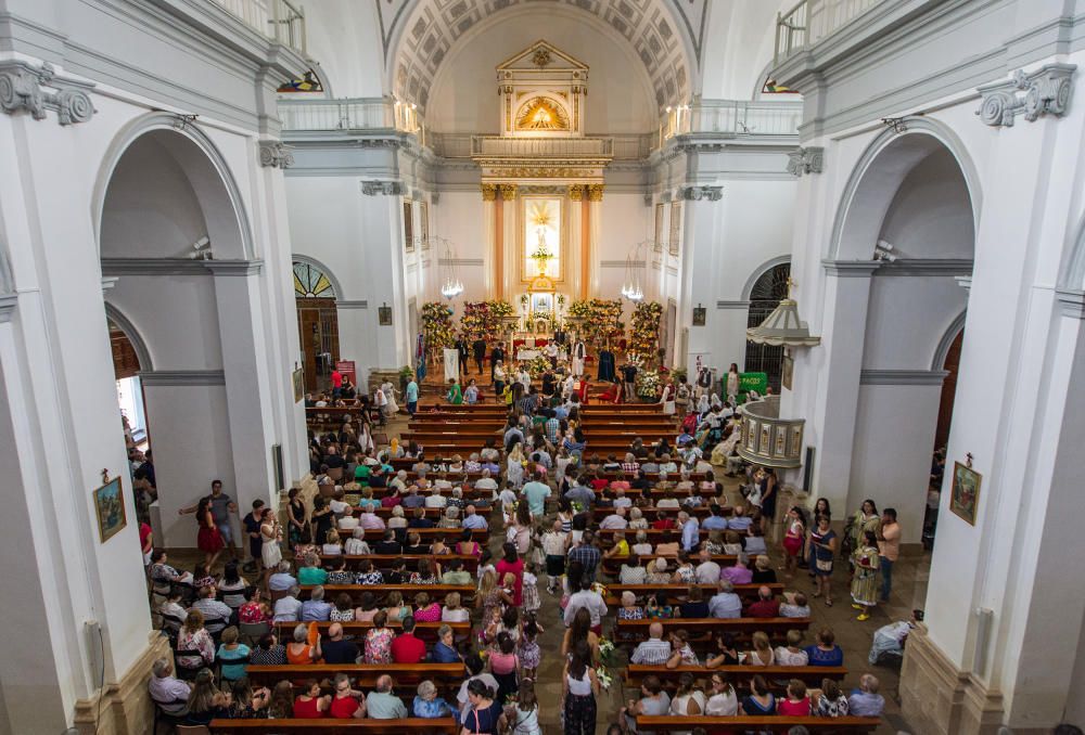 Los festeros de Mutxamel rinden homenaje a su Patrona