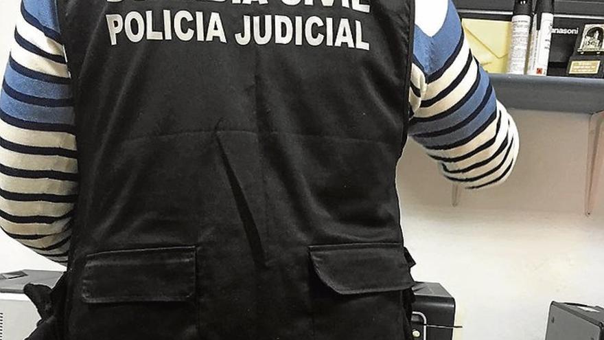 La Guardia Civil detiene a tres personas por robar en inmuebles