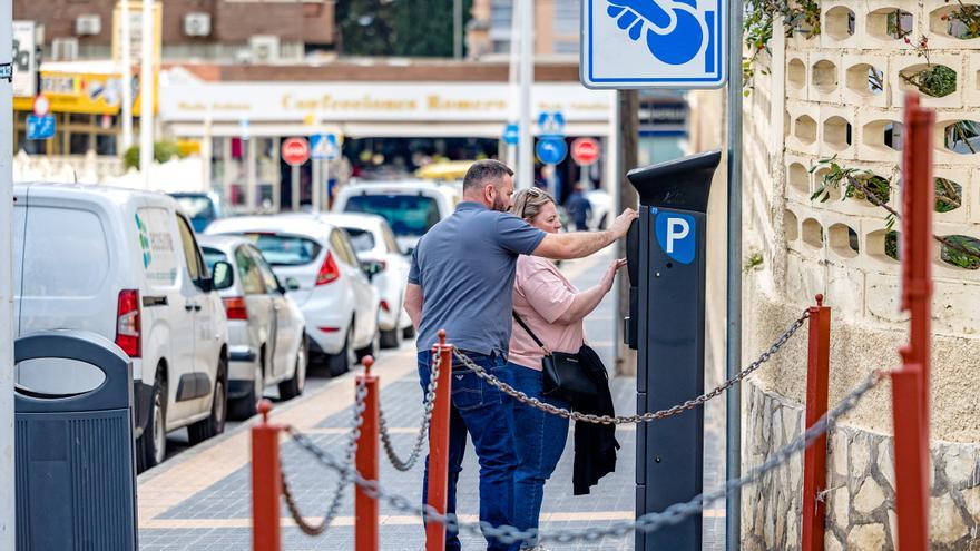 Los conductores de Benidorm huyen de la &#039;app&#039; que cobra de más por la zona azul