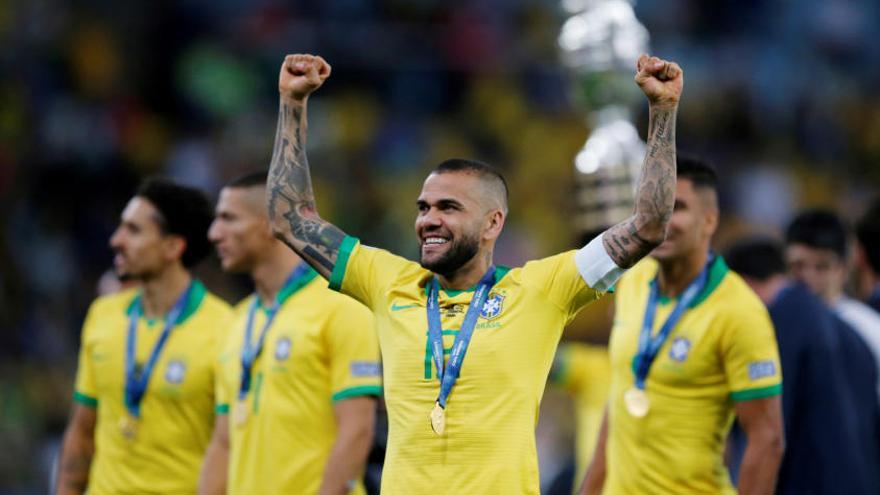 Dani Alves encuentra equipo