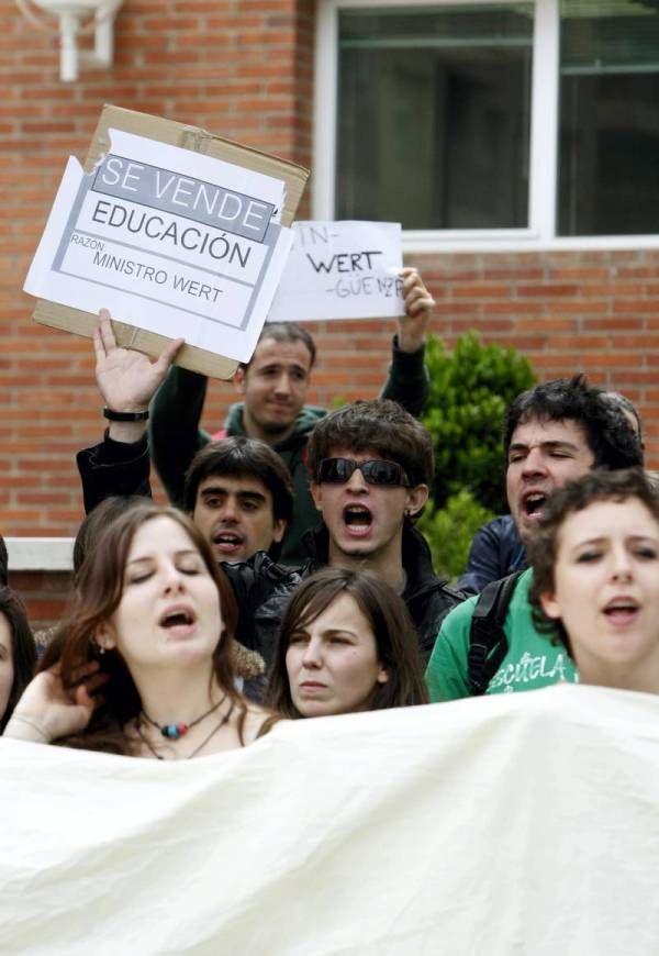 Imágenes de la visita de Wert y de la protesta estudiantil