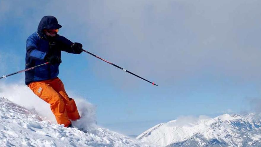 Un esquiador a l&#039;estació d&#039;esquí La Masella