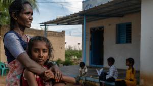 Niños y niñas de una comunidad rural del sur de la India