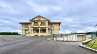 Así es la mansión más espectacular de Gijón: veinte habitaciones, diez baños, piscina climatizada y spa