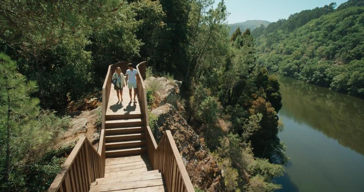 Fotograma del spot en el que se muestra el mirador Coto da Pena