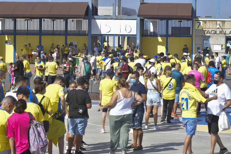 El derbi vuelve al estadio con aficionados