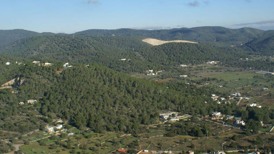 Vista aérea de una zona rural de Eivissa. | C. NAVARRO