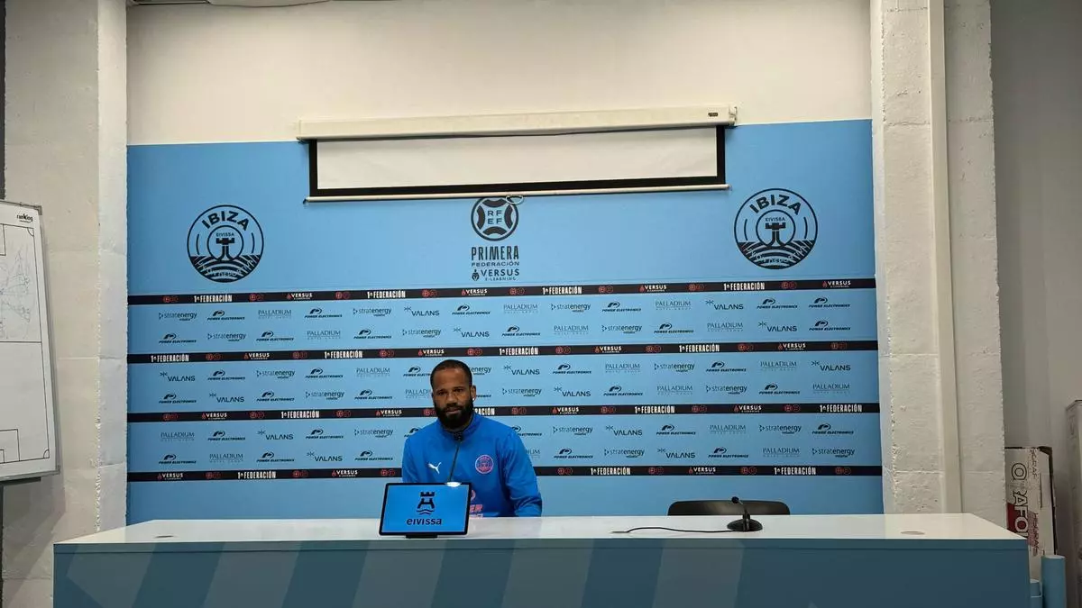 Bebé, jugador de la UD Ibiza: «Siento que vamos a ser campeones porque sé el equipo que somos»