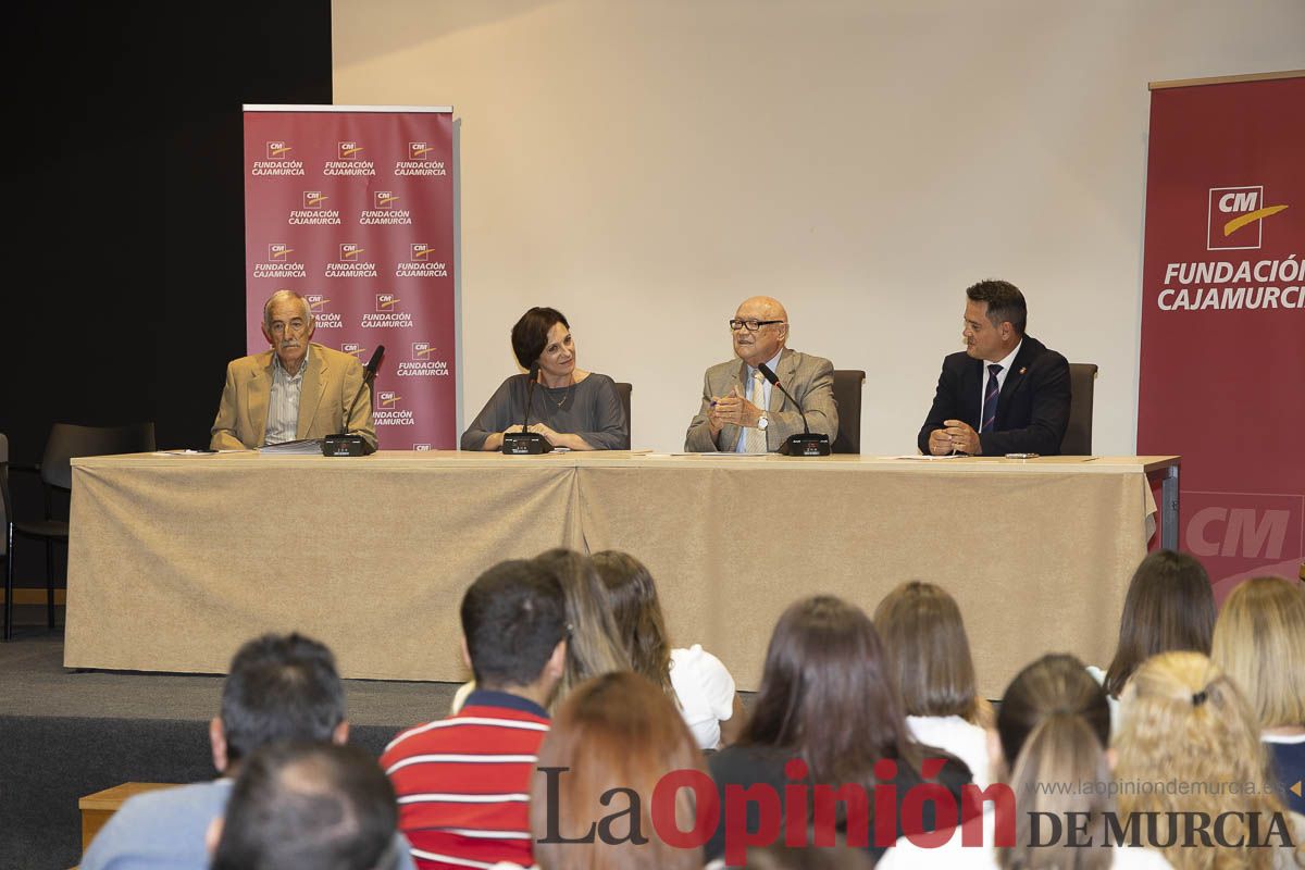 Entrega de los premios de la Fundación Robles Chillida a estudiantes caravaqueños