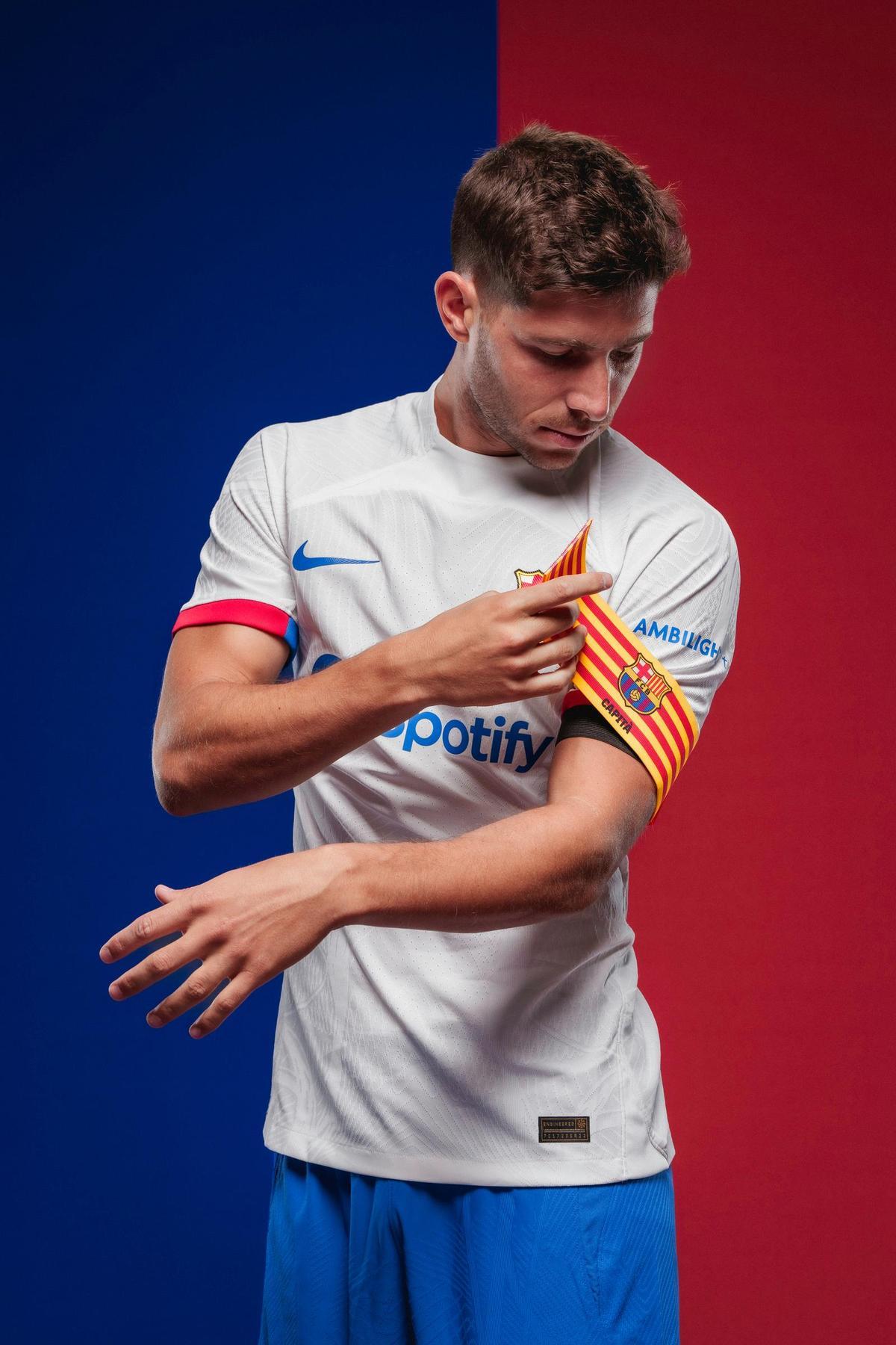 ¡Así luce la rompedora nueva camiseta blanca del Barça!