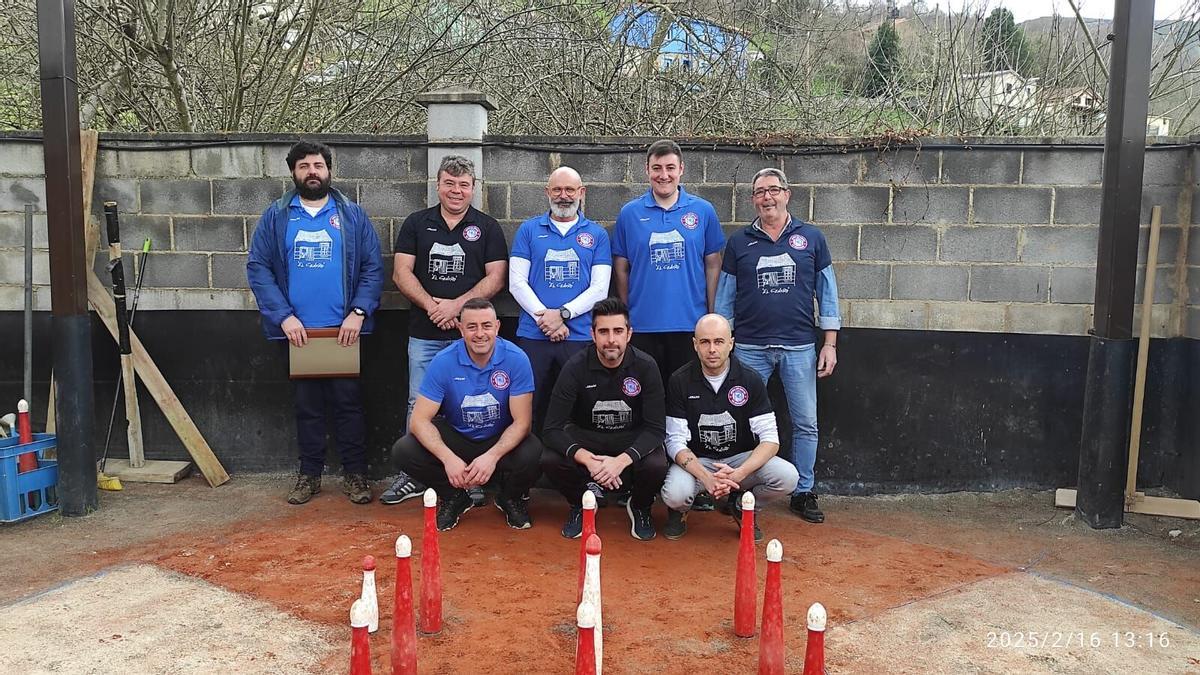Jugadores de la peña de bolos de La Mudrera