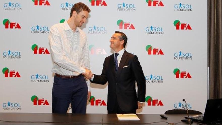 Pau Gasol y Juan Manuel Morales.