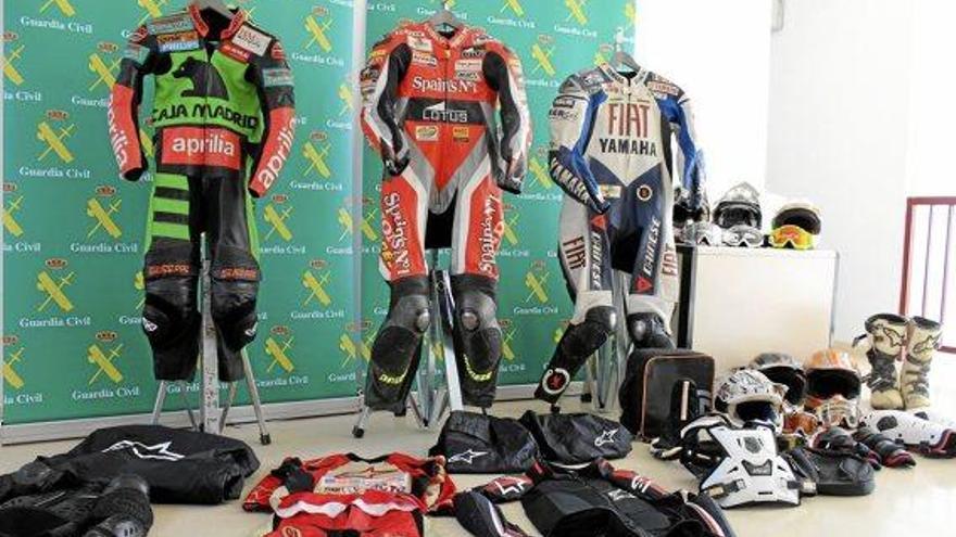 Wieder da: drei Rennoutfits von Jorge Lorenzo.