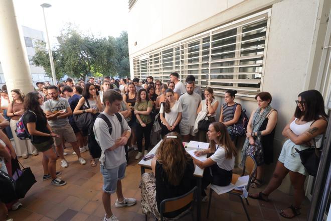 Casi 16.000 aspirantes se examinan hoy por 1.959 plazas en la oposiciones a maestro