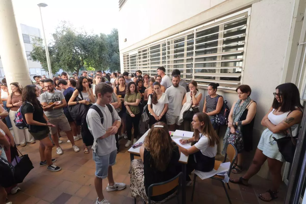 Casi 16.000 aspirantes se examinan hoy por 1.959 plazas en la oposiciones a maestro