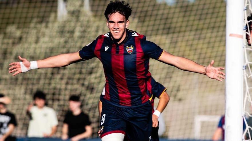 Carlos Espí Escrihuela celebra un gol con la camiseta del Levante UD