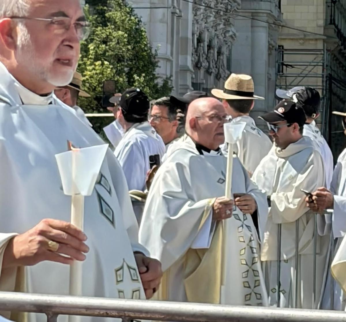 D. Casimiro participando en la procesión del Corpus presidida por el Papa. D. Casimiro participando en la procesión del Corpus presidida por el Papa.