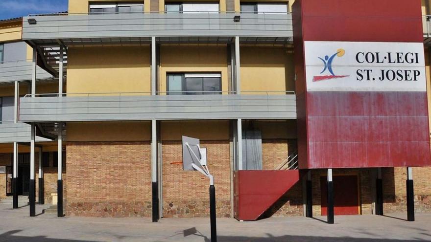 Porta tancada a l’entrada del Col·legi Sant Josep a la xarxa de centres públics