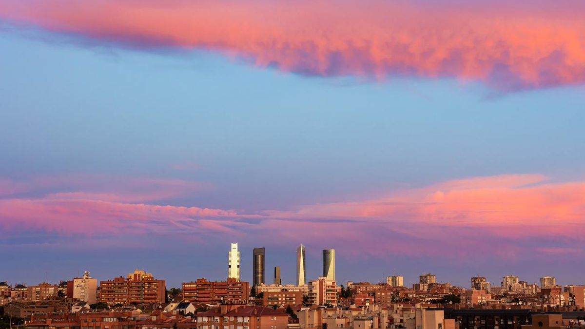 Amanecer desde el madrileño barrio de Hortaleza.