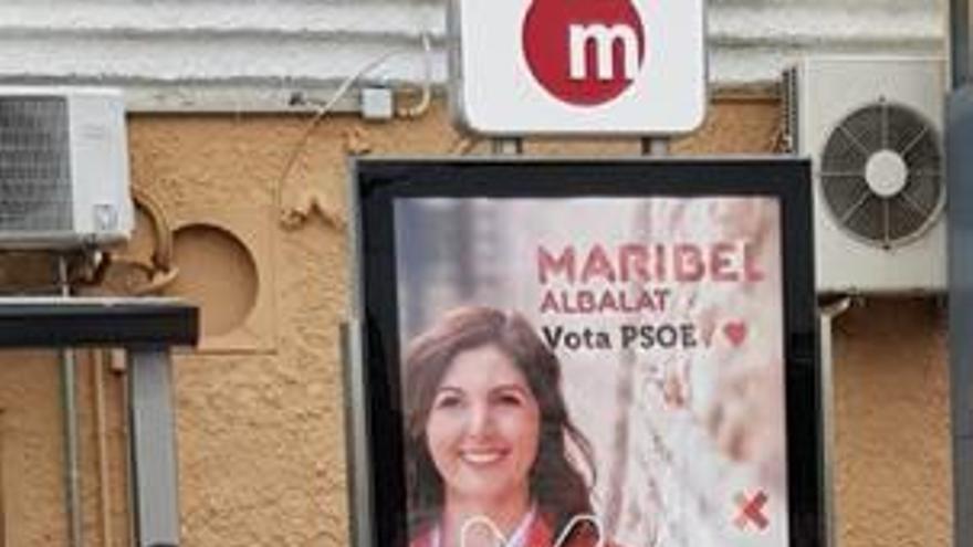 La Junta obliga al PSOE a quitar carteles con la foto de Albalat en Paiporta