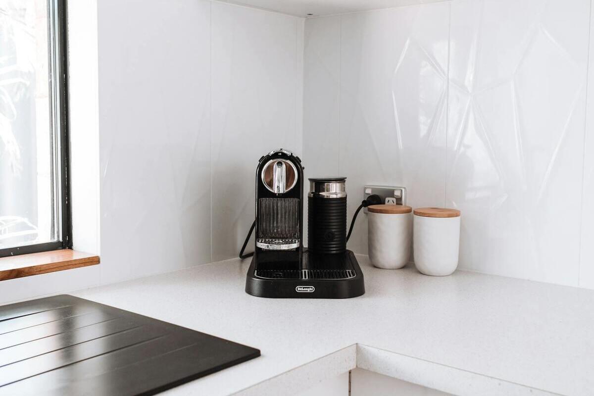 La cafetera de cápsula pensaba para cocinas pequeñas, rebajada a 50 euros