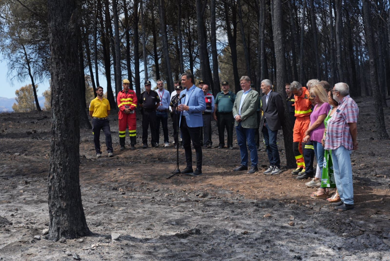 Las imágenes de la visita de Pedro Sánchez a la zona del incendio de Bejís