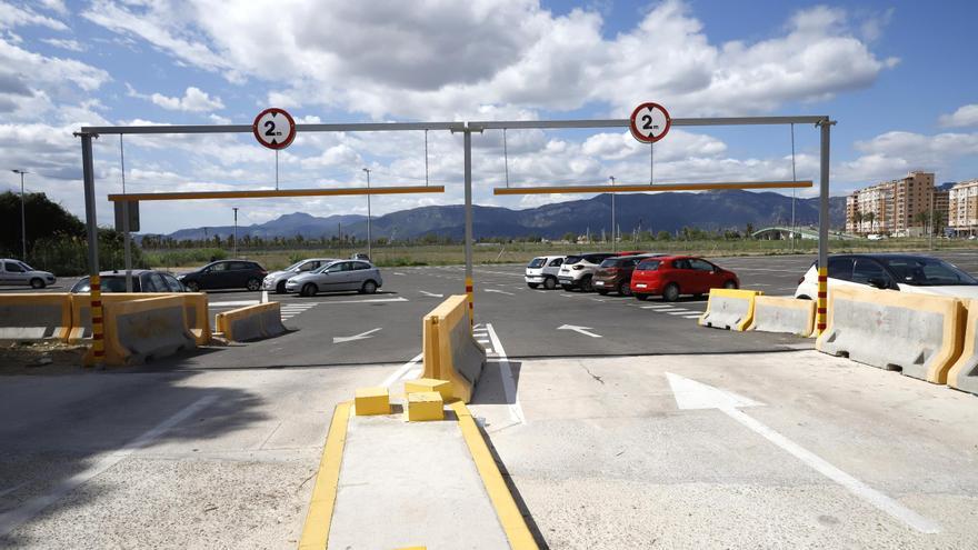 Cullera ofrece este año un 20% más de plazas públicas de aparcamiento en la playa