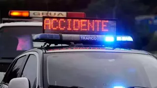 Cinco heridos al colisionar un turismo y una furgoneta en la autovía en Aranga