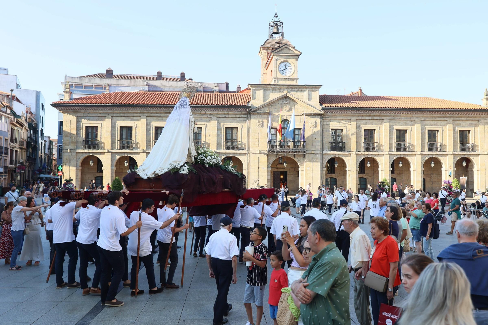 EN IMÁGENES: La procesión del Carmen en Avilés