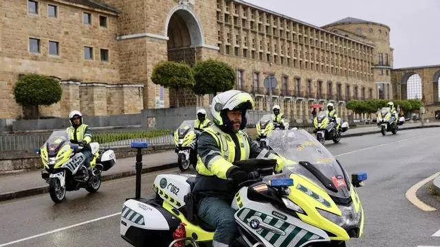 La Guardia Civil prepara su dispositivo para la etapa con salida en Gijón de la Vuelta a España Femenina.