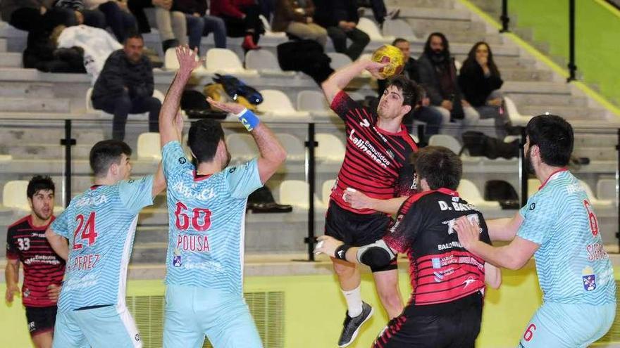 Uxío Batán, durante el partido disputado ayer en el Lalín Arena. // Bernabé/Javier Lalín