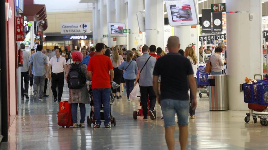 Qué centros comerciales abren hoy en València