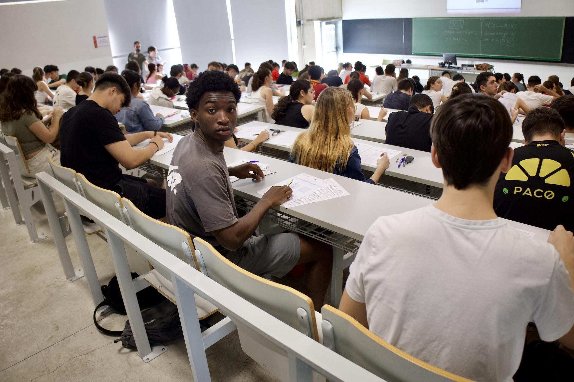 Así ha transcurrido la primera mañana de la EBAU en el campus de Espinardo de Murcia