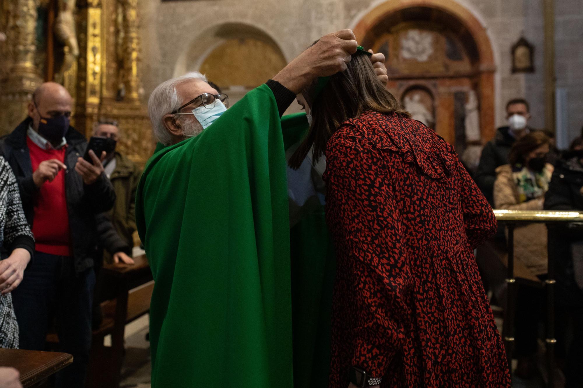 Entrada de nuevos hermanos en la Cofradía de la Virgen de la Esperanza